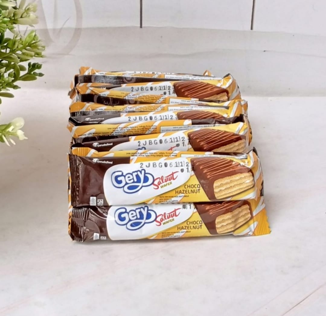 Wafer Gerry Salut Choco Hazelnut 1pak Isi 24 Pcs Wafer Enak Dan