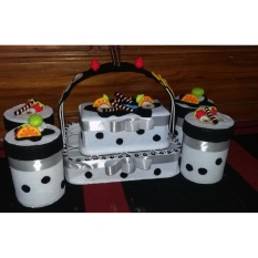 set toples hias karakter sari buah putih dengan keranjang aqua