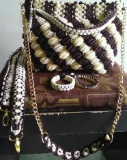Tas tali kur motif kerang timbul kombinasi coklat cream dengan dua fungsi tali
