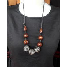 Nandhut Kalung Kayu kerajinan jogja warna hitam