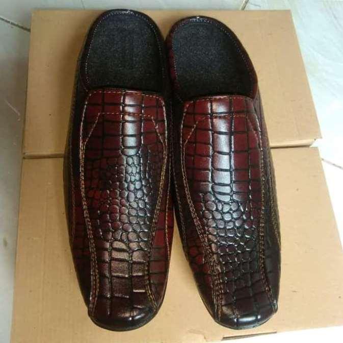 SEPATU SANDAL SELOP SLOP TUTONG BUSTONG KULIT CROC SISIK PRIA UKURAN