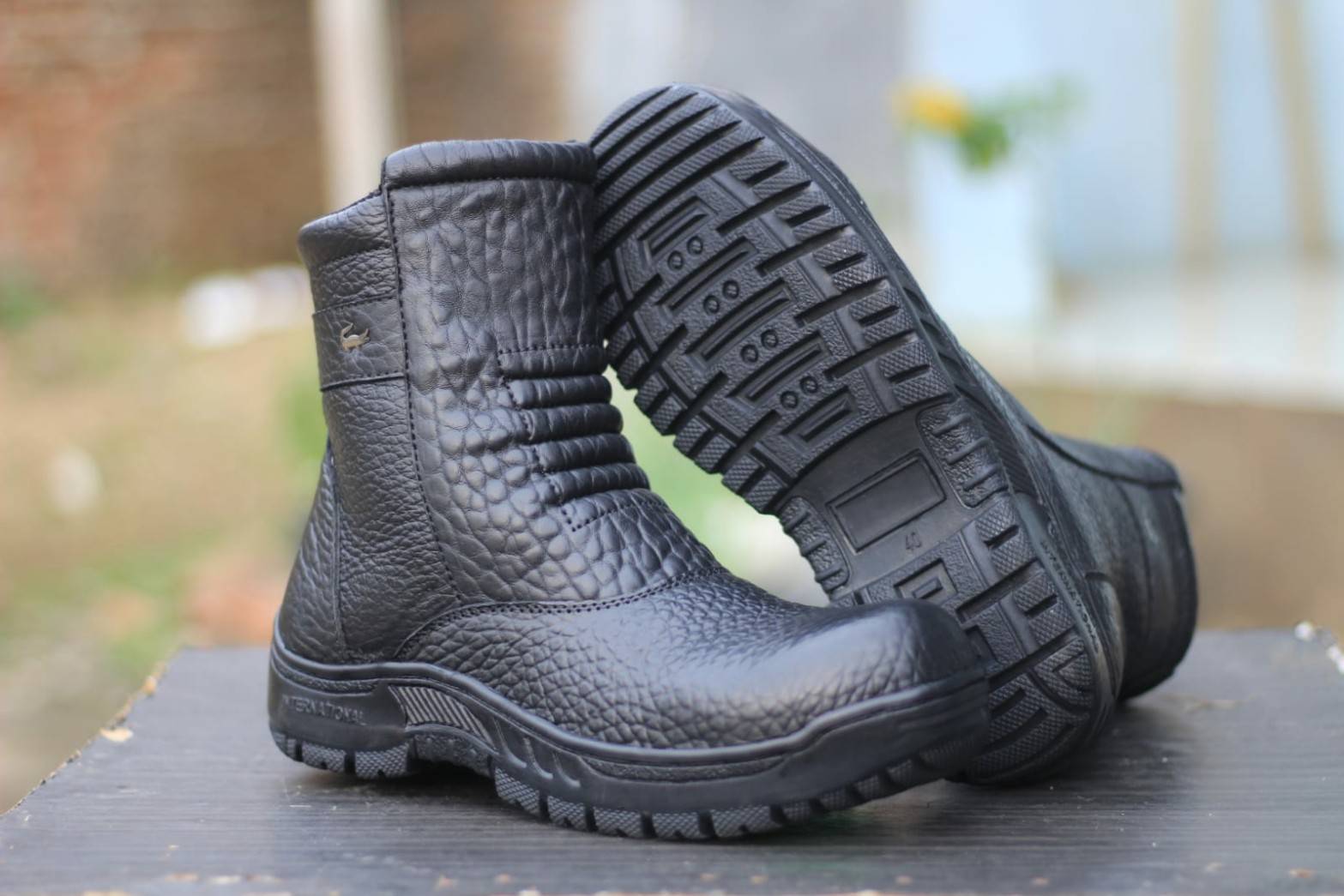 Sepatu Delta Boots Crocodile Lodong Safety Pria Kulit Resleting Hitam