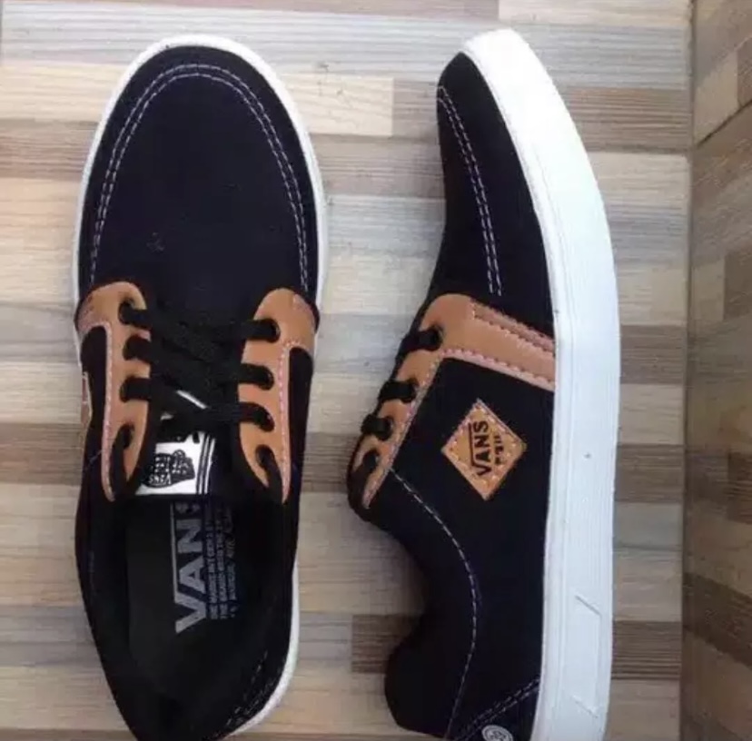 SEPATU SNEAKERS JALAN TRENDY VNS POLOS TERBARU ALAS STORE ID Lazada