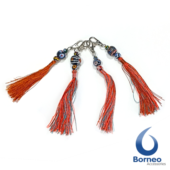 Gantungan Kunci Souvenir Tassel Rumbai Batu Dayak Etnik Kalimantan