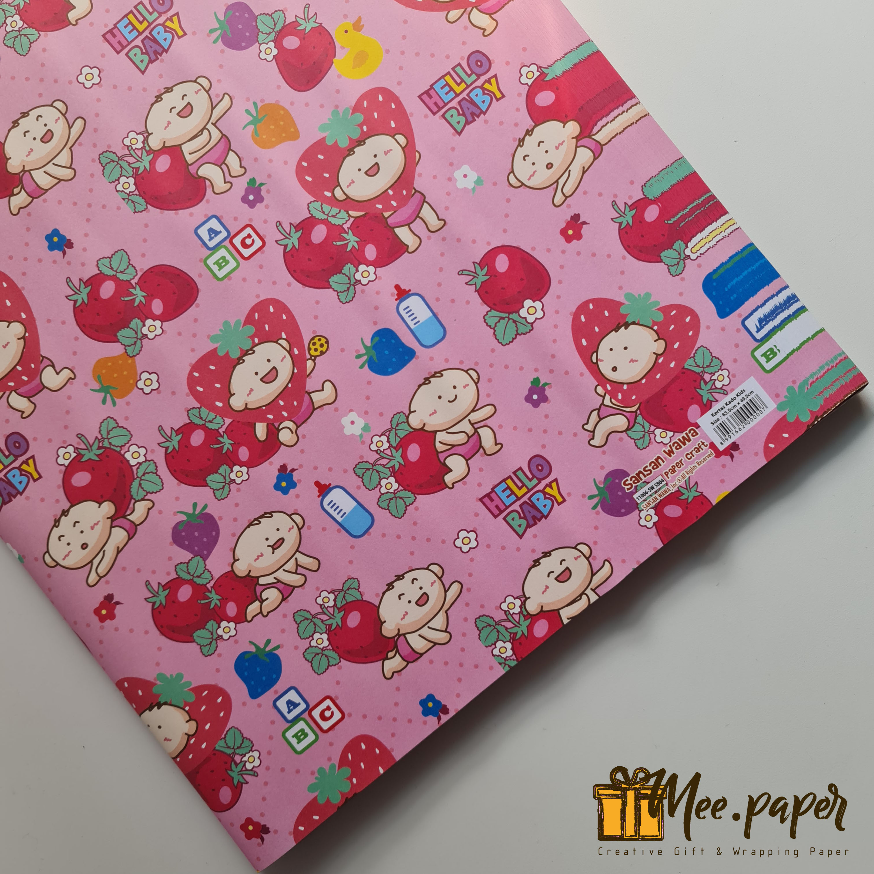 Kertas Kado Sansan Wawa Motif Baby Pink Stroberi Bungkus Wrapping