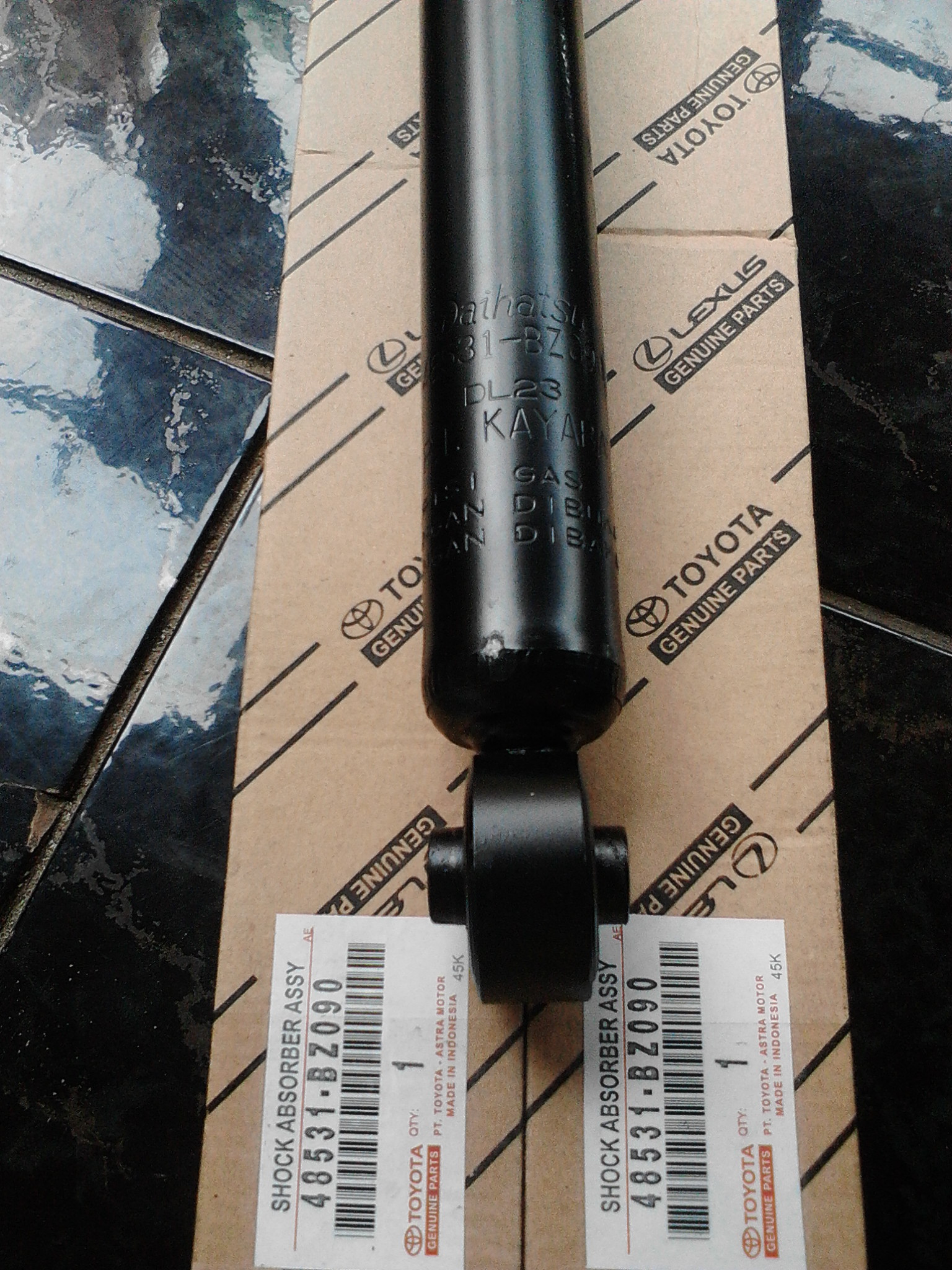 Shock Shockbreaker Belakang Mobil Avanza Veloz Xenia Terios Original