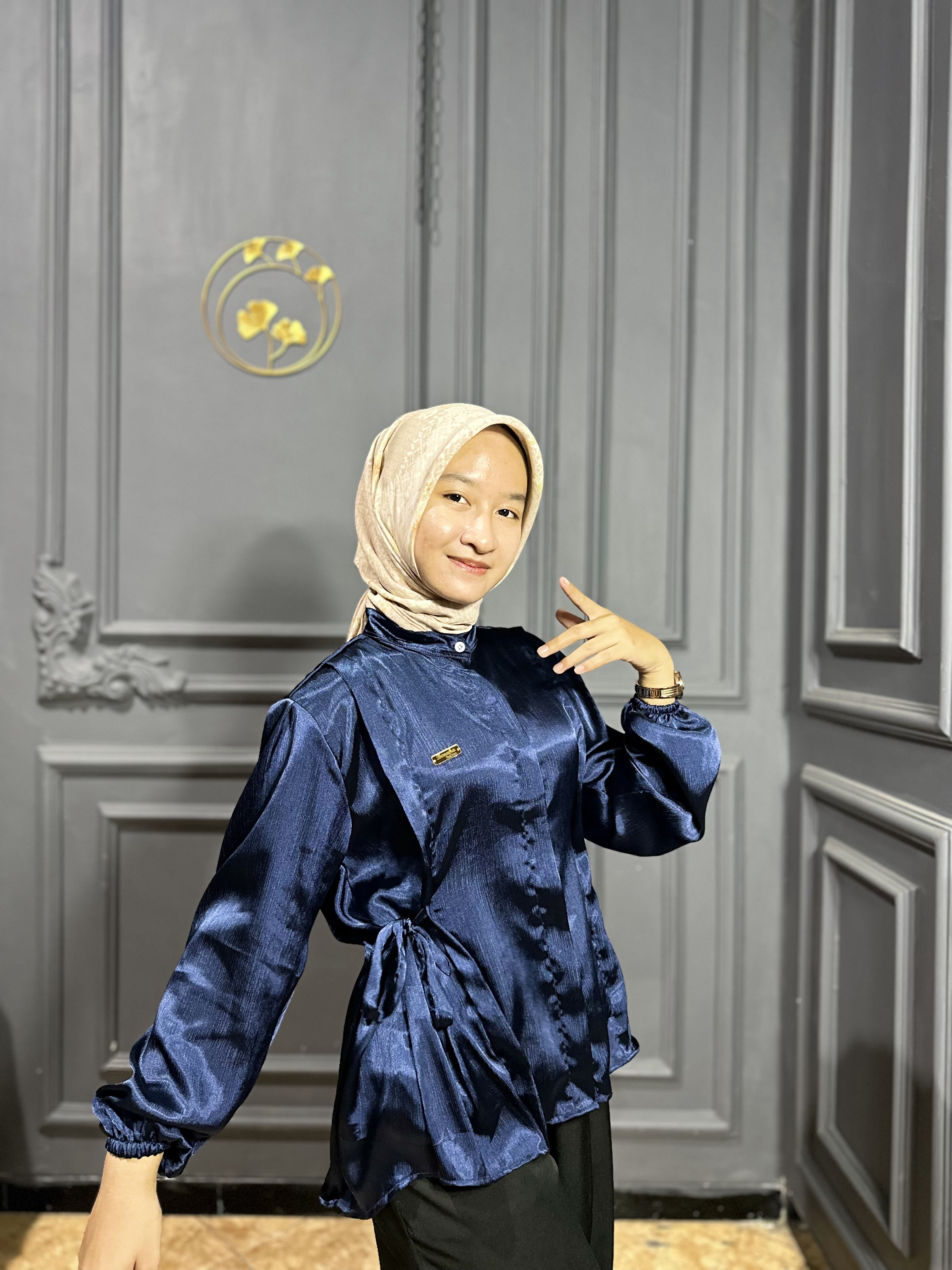 Aina Blouse Cradenza Silk Shimmer Atasan Wanita Kekinian Terbaru 2023