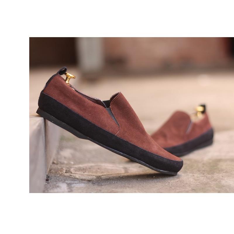 Sepatu Casual Slip On Kulit Pria Clarks Slop / Formal / Sneakers / Fashion / Branded Cowok Termurah