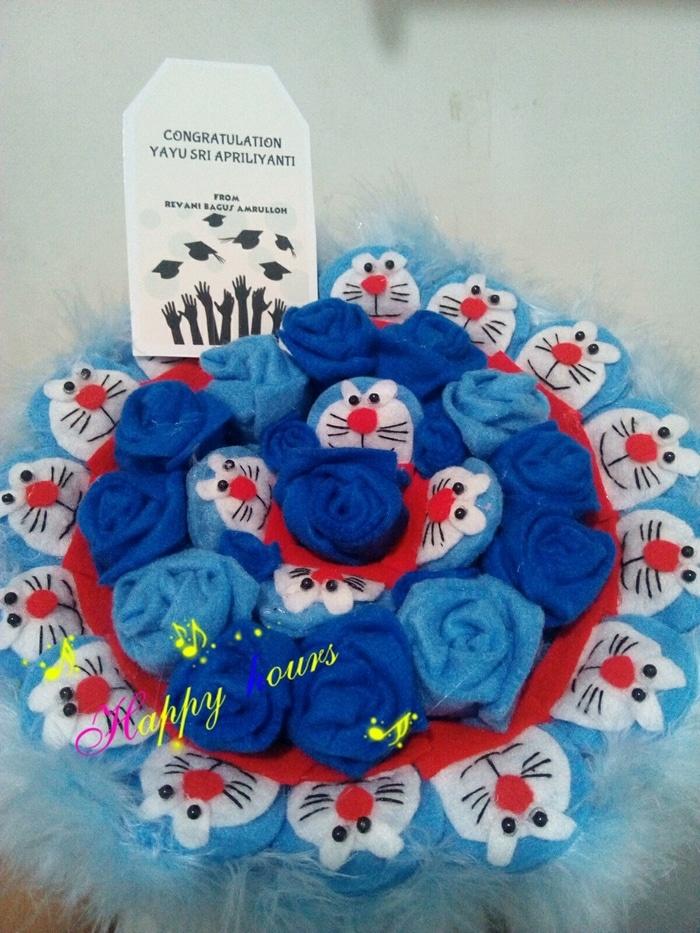 Buket Bunga Flanel Wisuda Doraemon 