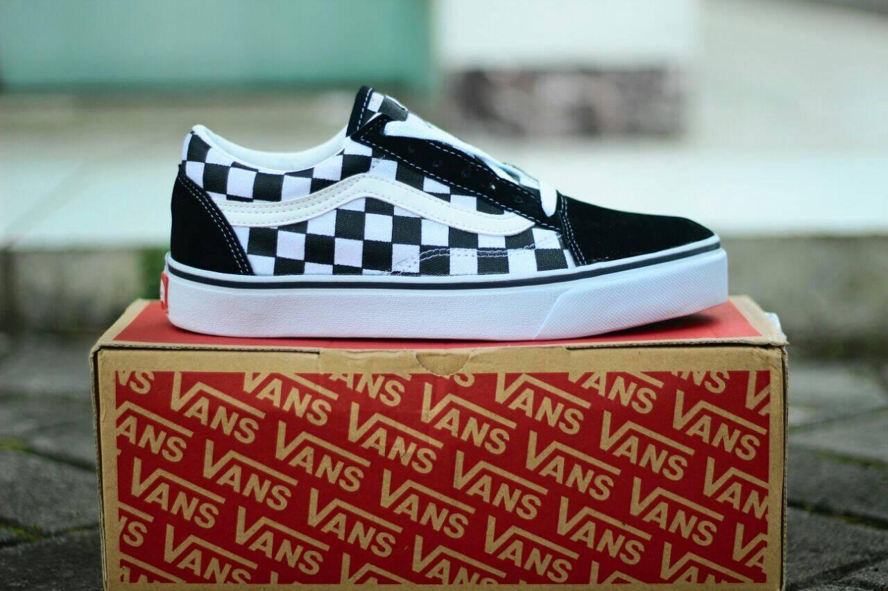 sepatu vans checker