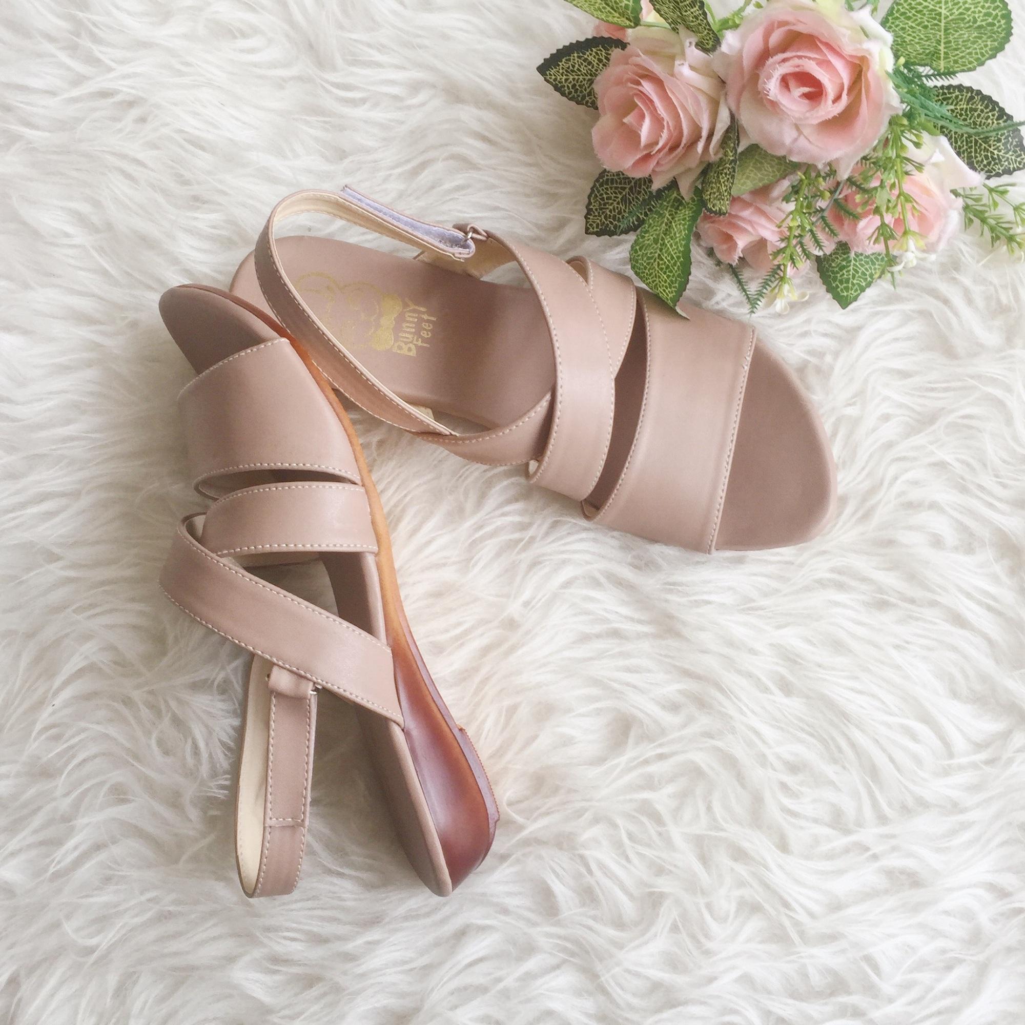 Bunnyfeet Liza Nude Sepatu Sandal Wedges Wanita