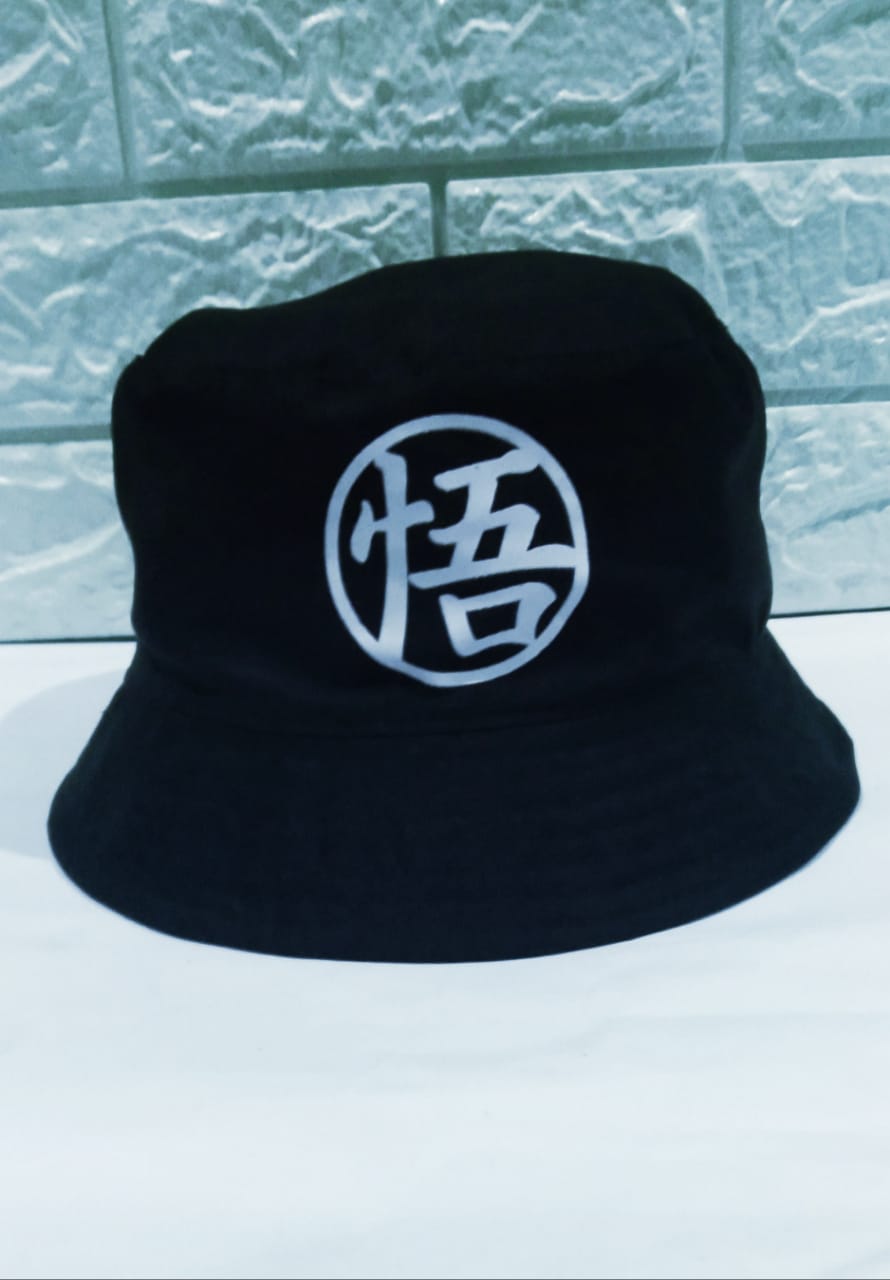 Golden topi bucket motif huruf japan 