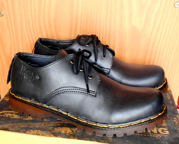 dr martens 3 hole