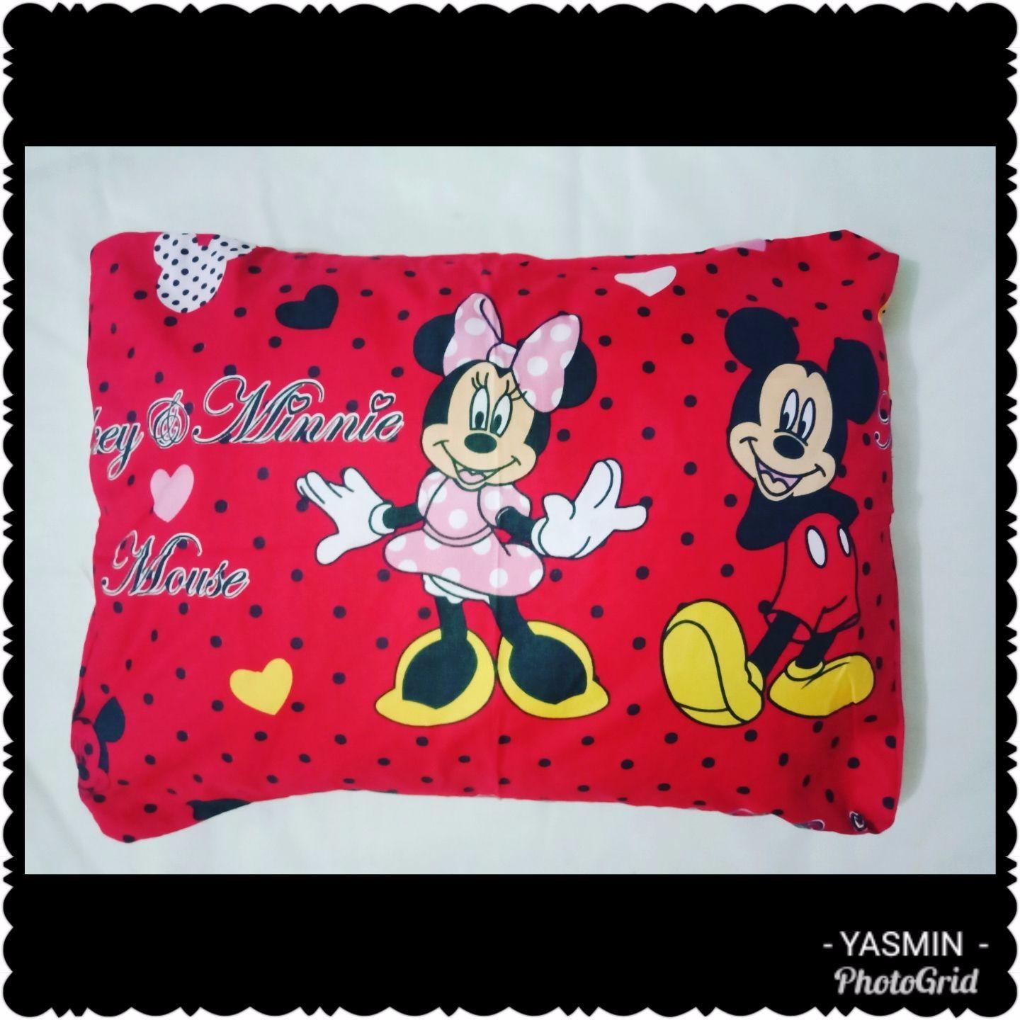 Sarung bantal karakter