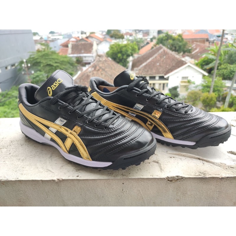 asics black and gold volleyball shoes