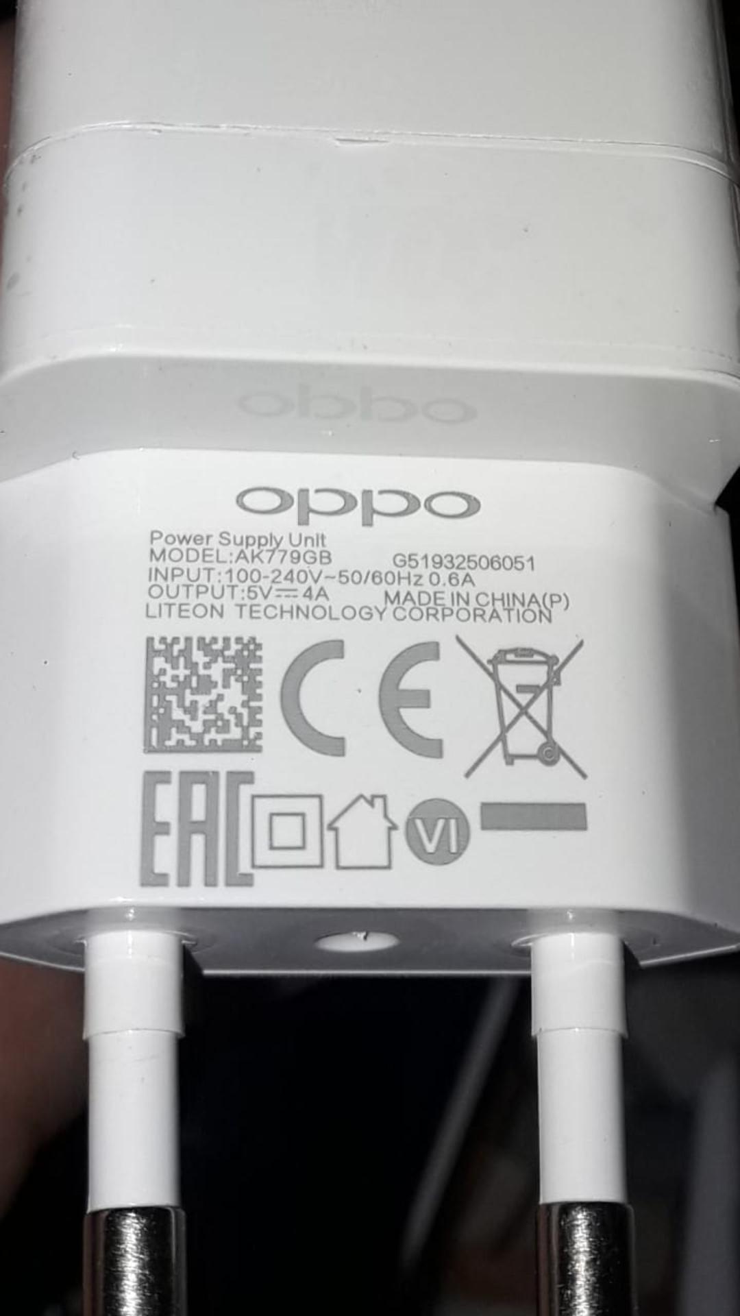 OPPO 4A ORI 100% 4Ampere adaptor 4 fast charging cas casan travel batok charger hp handphone smartphone TTS BONUS Kabel data micro usb PRODUK ORIGINAL Bisa semua Type/Merk Smartphone Type: Fast Charging Adaptor Spesifikas