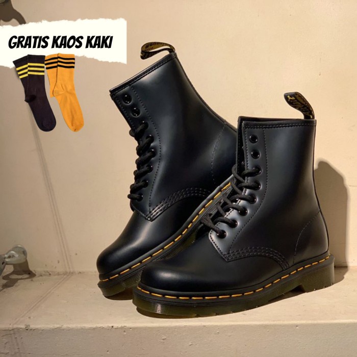 Dr. Martens 1460 8 Eye Smooth Boot Black | Karen Walker