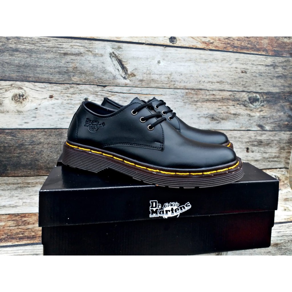 Sepatu shop doc marten