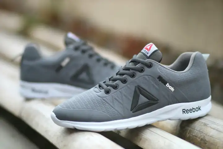 sepatu reebok casual