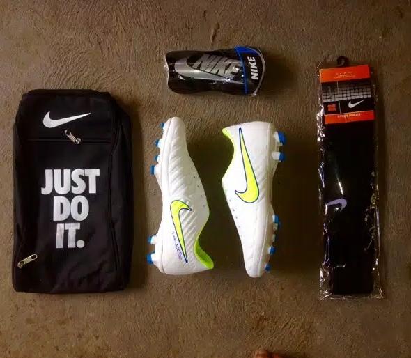paket komplit sepatu bola nike tiempo