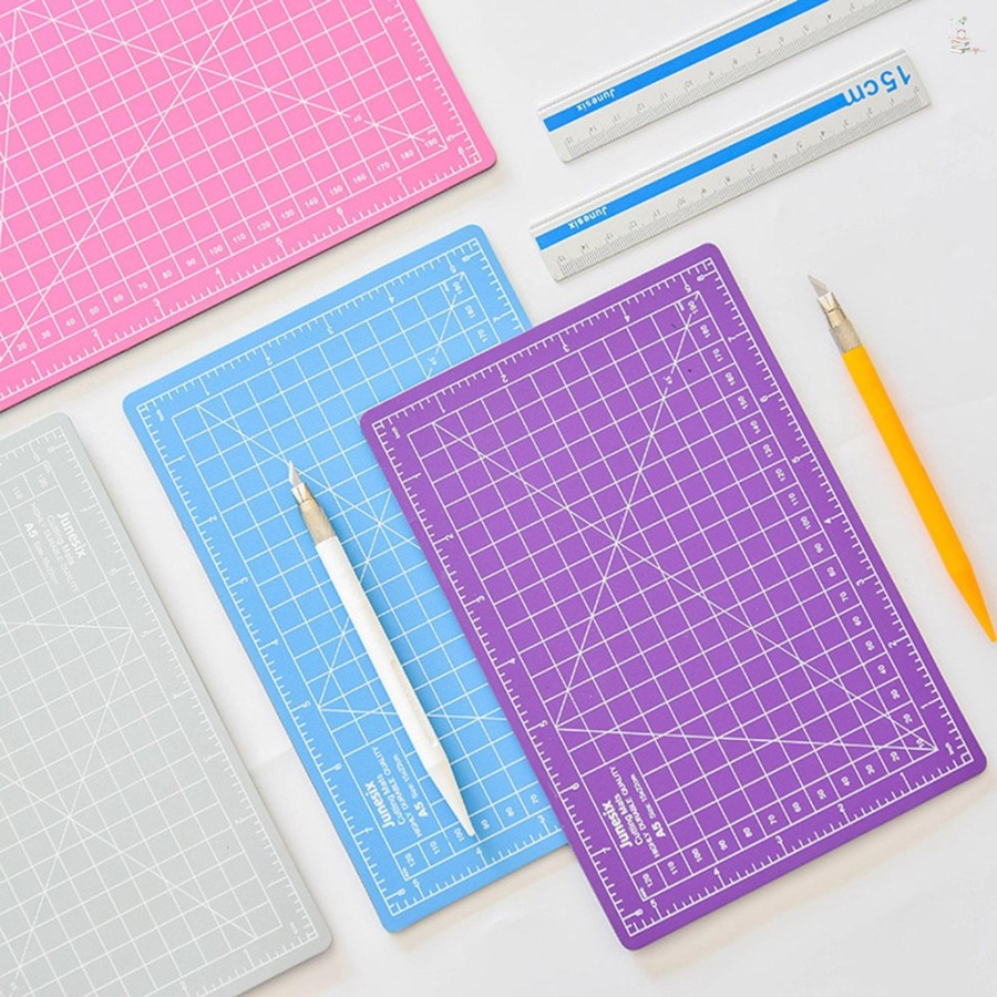 PVC Papan Cutting Mat Ukuran A5 WARNA RANDOM Merk JOYKO Alas Pemotong