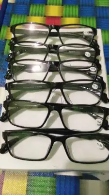 Kacamata Plus Pria/Wanita (+ 1,00 + 1,50 + 2,00 + 2,25 + 2,50 )