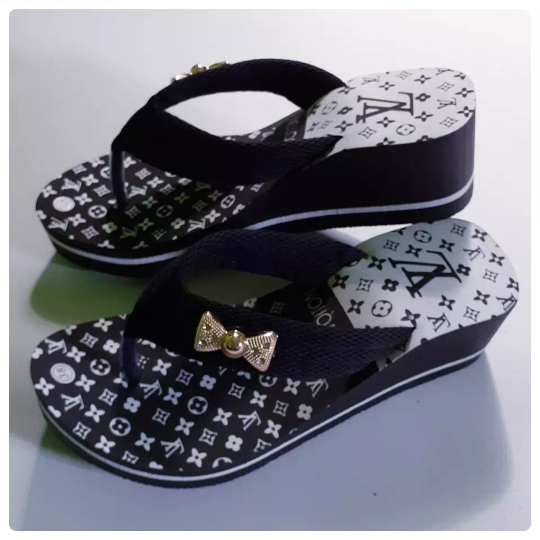 checkered flag flip flops