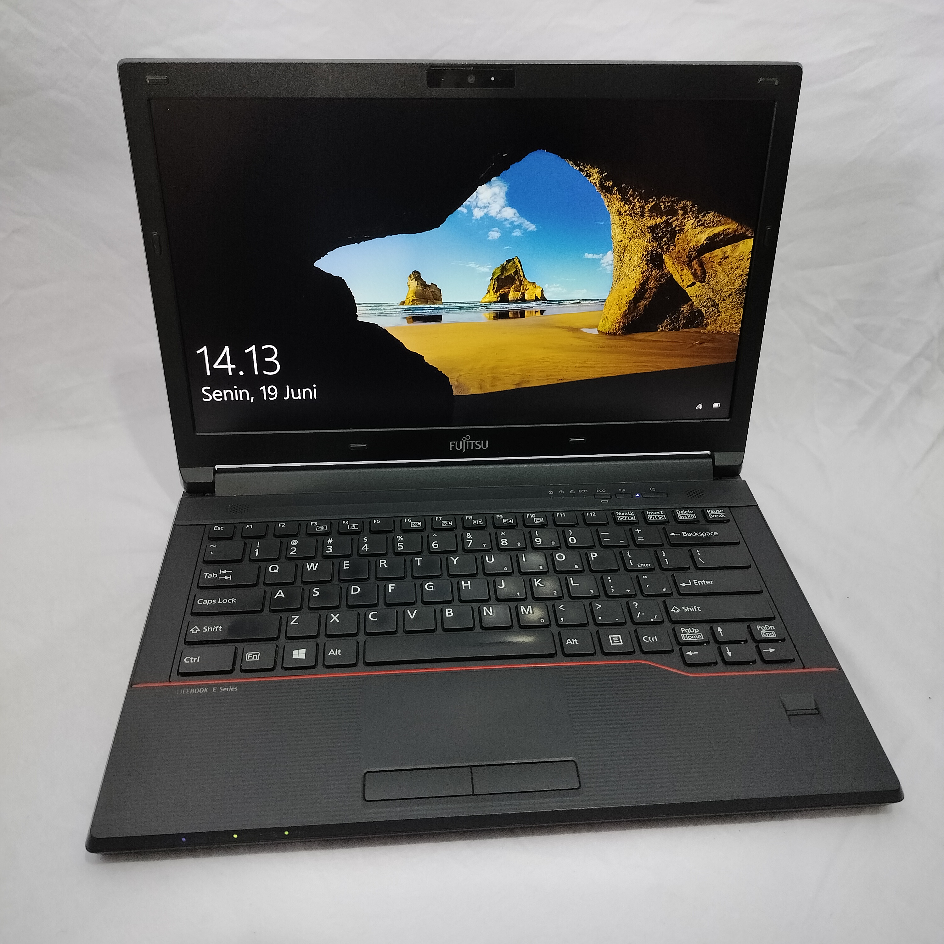 Laptop CORE i5 FUJITSU LIFEBOOK ram 8GB hdd 1TB Cocok untuk Desain