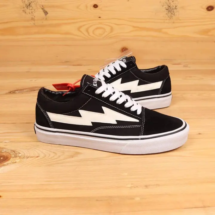 sepatu revenge storm
