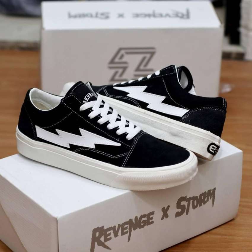 sepatu revenge x storm