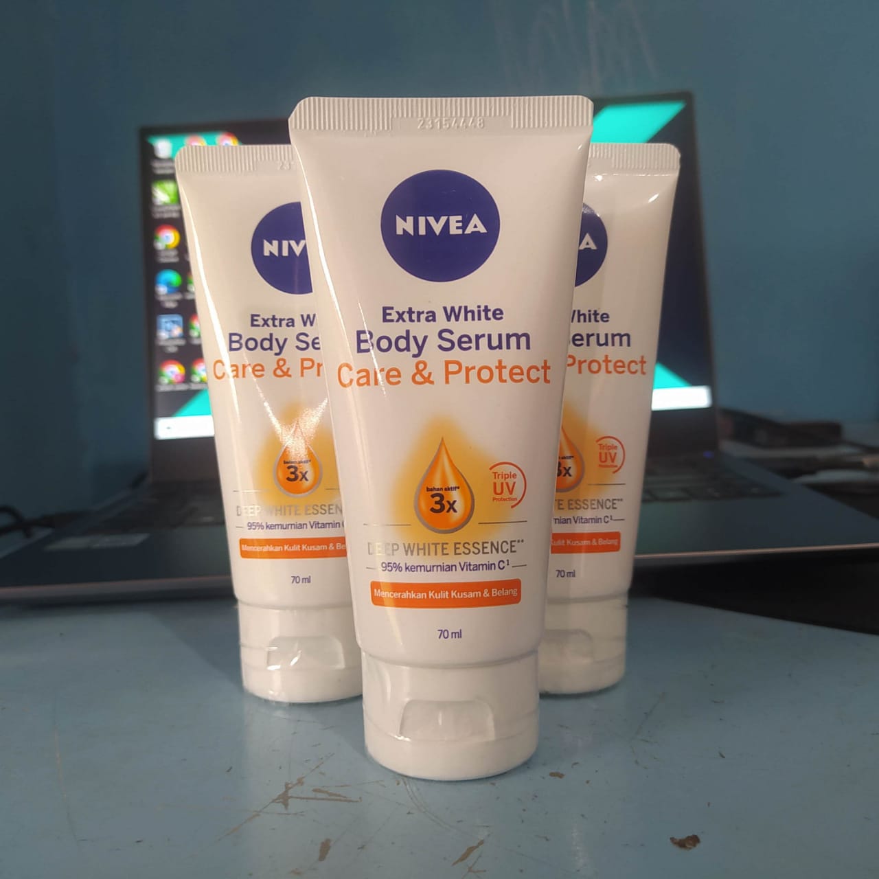 TERMURAH!! Paket viral pemutih badan wub body scrub , nivea body serum
