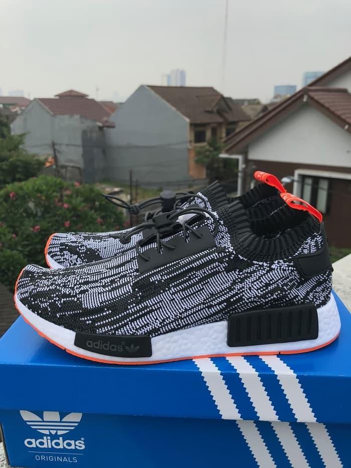 Sepatu Pria NMD R1 FireStarter Oreo Hight Original Premium Sepatu Shoes / Sepatu Import / Sepatu Sport / Sepatu Olahraga / Sepatu Running / Sepatu Terbaru / Sepatu Sneakers