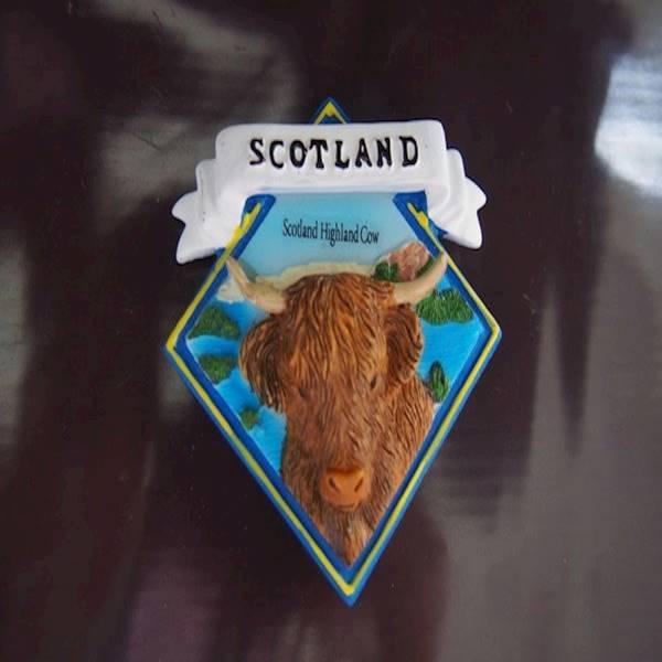 Magnet kulkas sapi gunung Scotland  souvenir negara Skotlandia