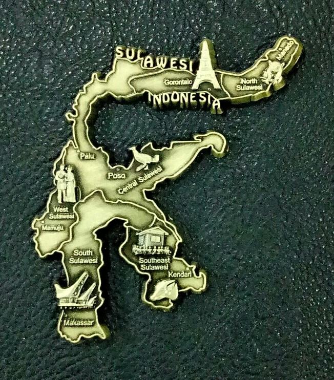 Magnet / tempelan kulkas metal peta Sulawesi souvenir Indonesia