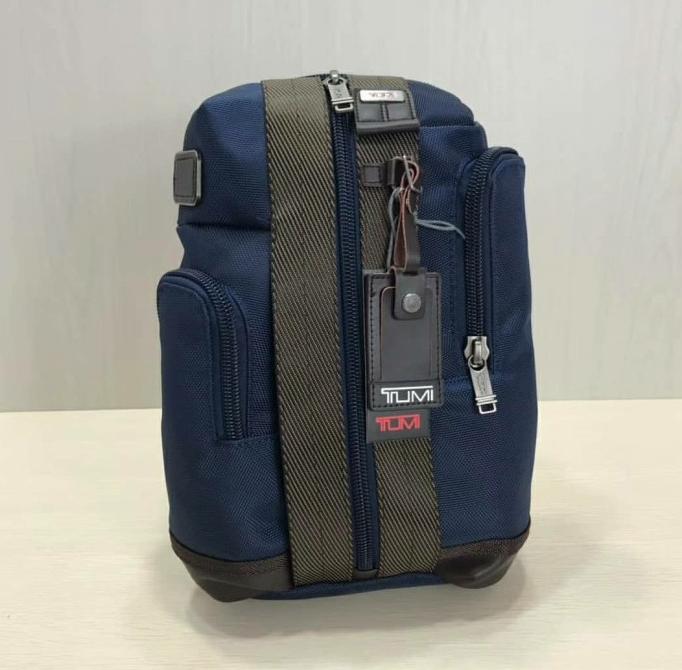 Harga tas shop tumi saratoga original