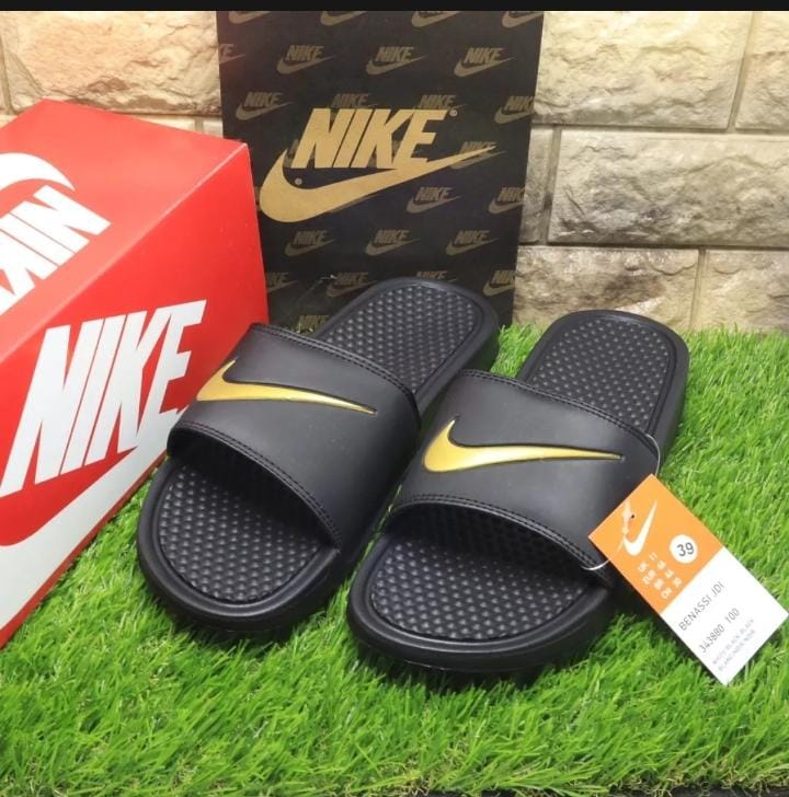 white nike flip flops