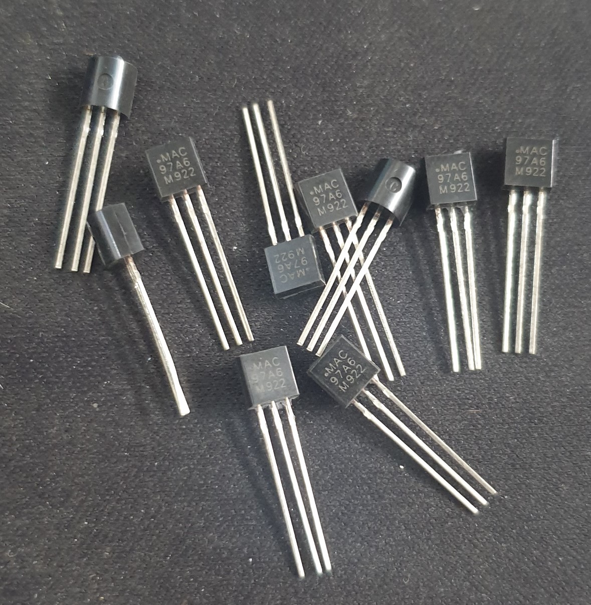 Transistor MAC97A6 97A6 Thyristor Logic level Triac 400V 0.6A TO92