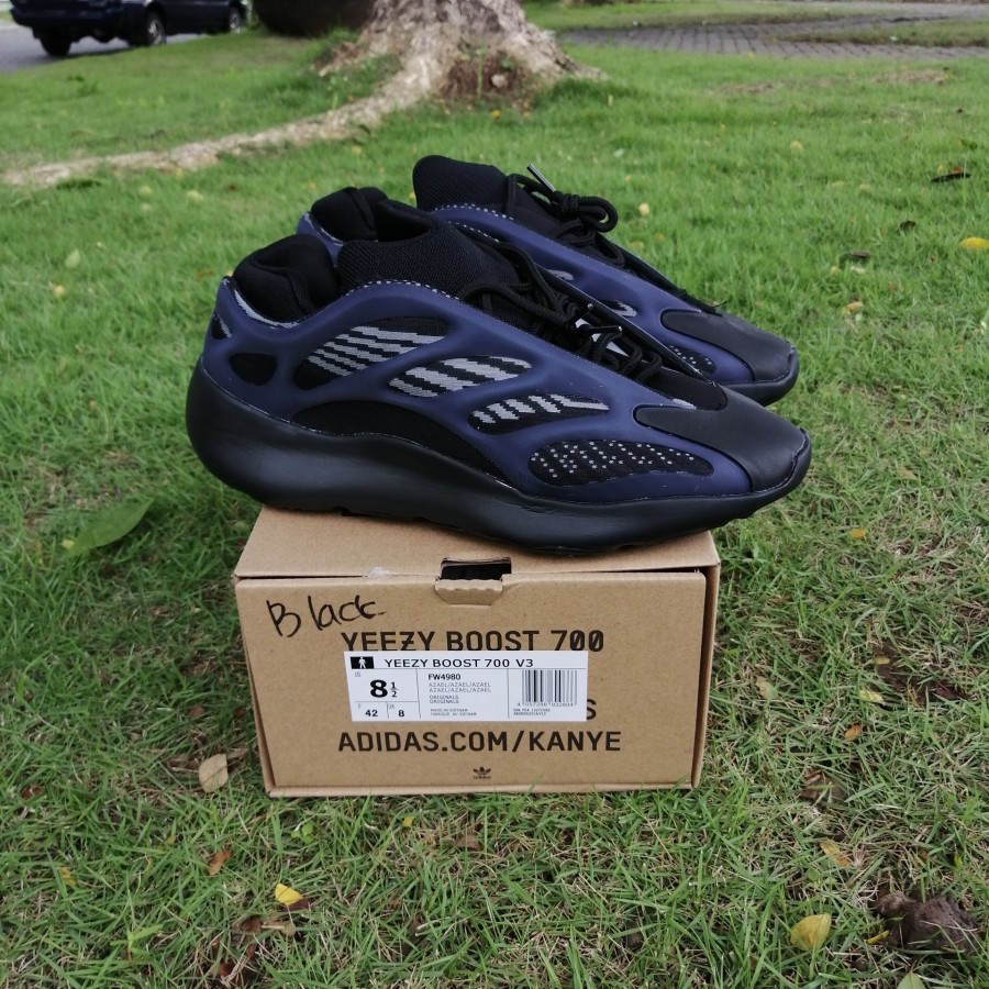 yeezy black reflective 700