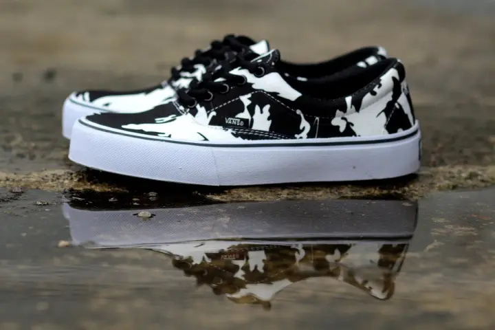 vans authentic army
