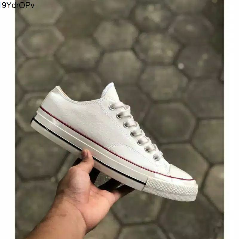 sepatu converse cream