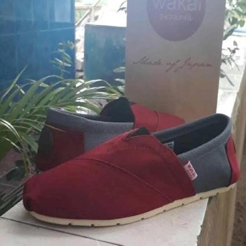 Bang janu olshop Sepatu WAKAI Pria Dan Wanita Warna Merah Marun Kombinasi Abu
