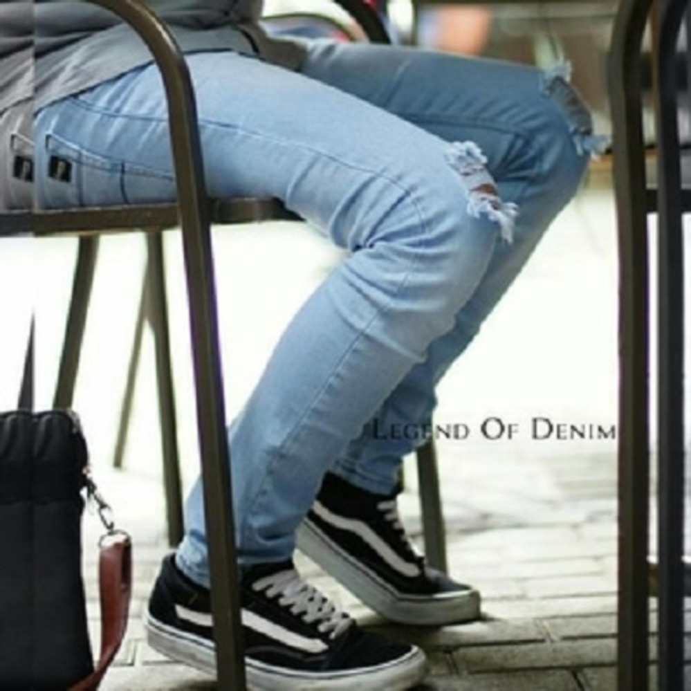 Celana Jeans Robek/Sobek Biru Muda Cowok/Pria