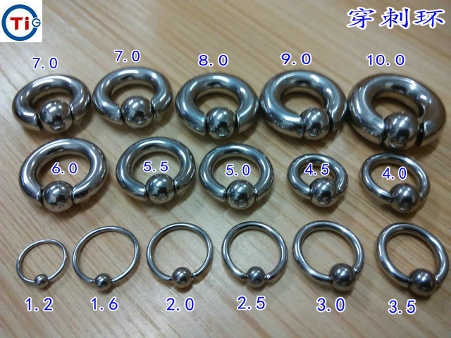 Frank Titanium Menawan Lingkaran Bulat Anting