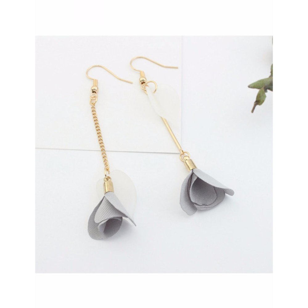 LRC Anting Elegant Gray Flower Pendant Decorated Tassel Design Color Matching Earrings