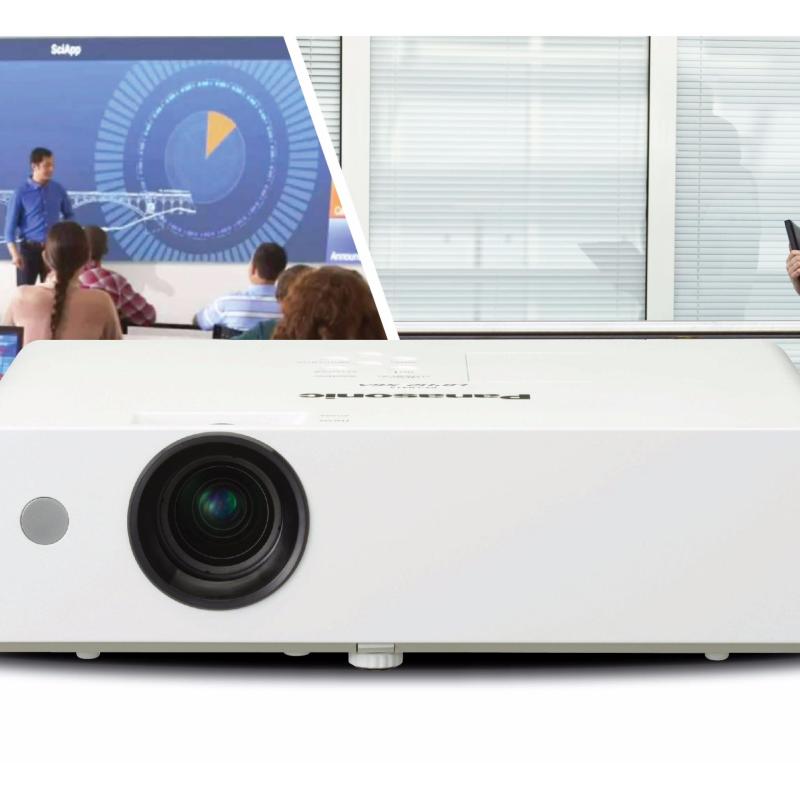 Projector Panasonic PT-LB332 (LCD, XGA, 3300 Lumens)