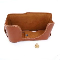 PU Kulit Setengah Kamera Tas Sarung dengan Berongga DesignforFujifilmXM1/XA1/XA2/XA3 (Cokelat) -Internasional