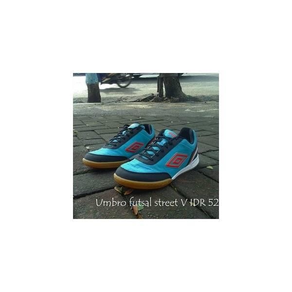 Sepatu Futsal Umbro Street V