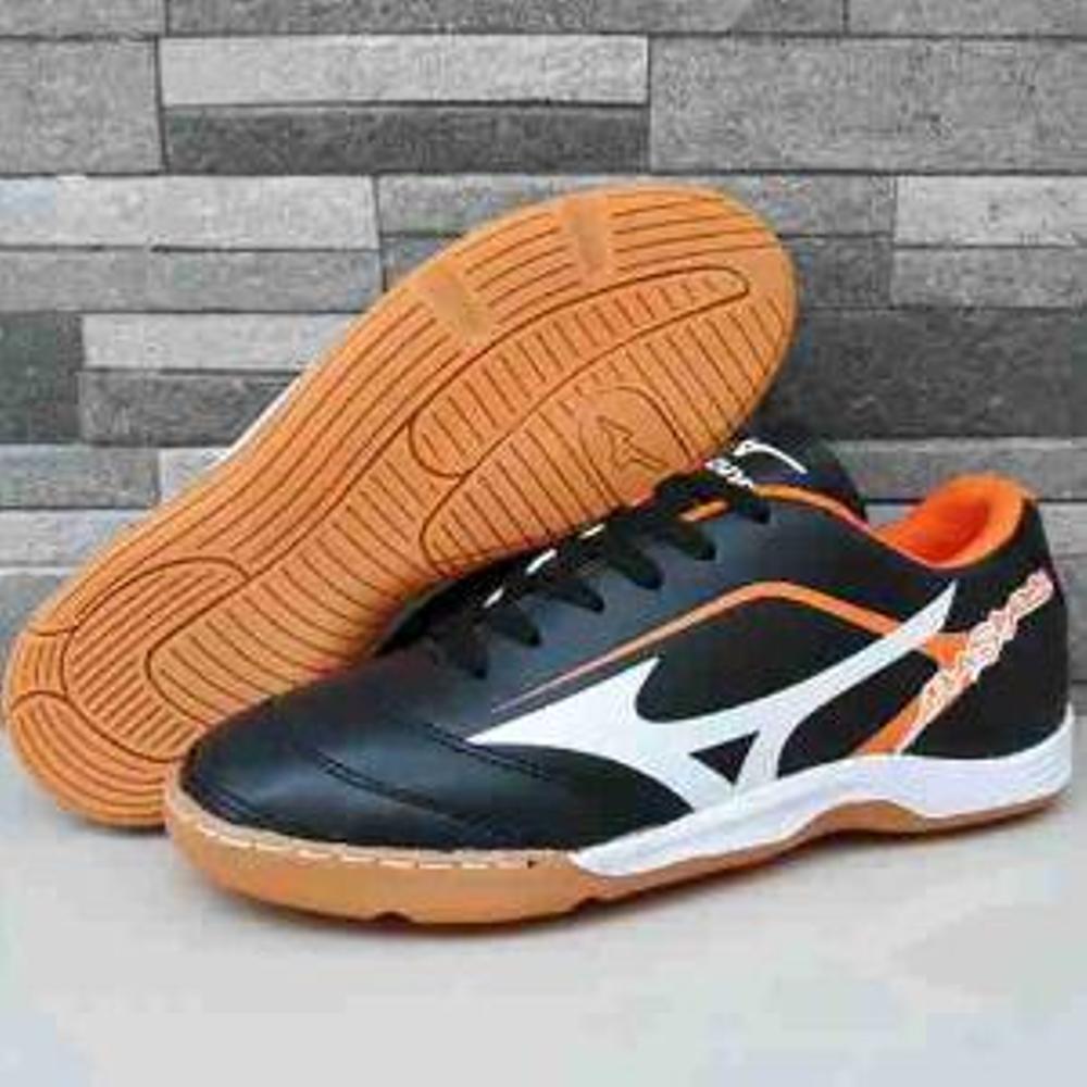 Sepatu Sport Pria Mizuno Basara Futsal
