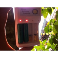 Solar charger baterai rechargeable AA / AAA 4 slot bisa cas 4 baterai battery GPS jam dinding alarm dll sekaligus tenaga surya matahari GRATS biaya cocok untuk kegiatan outdoor kemping camping hiking mancing fishing