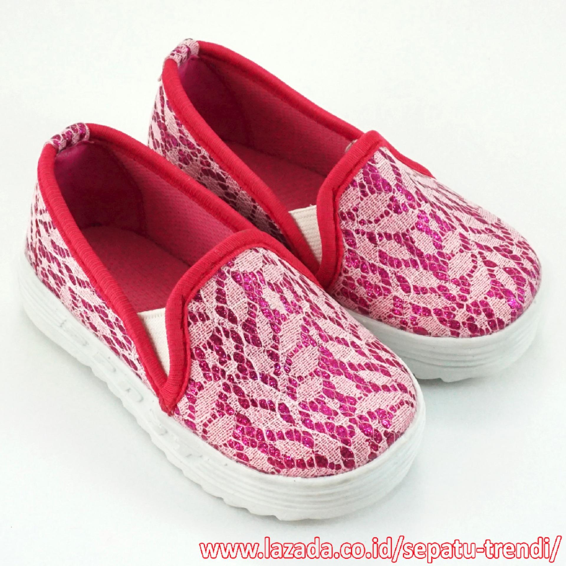 TrendiShoes Sepatu Anak Perempuan Slip On Brokat Leaf - Fuchsia